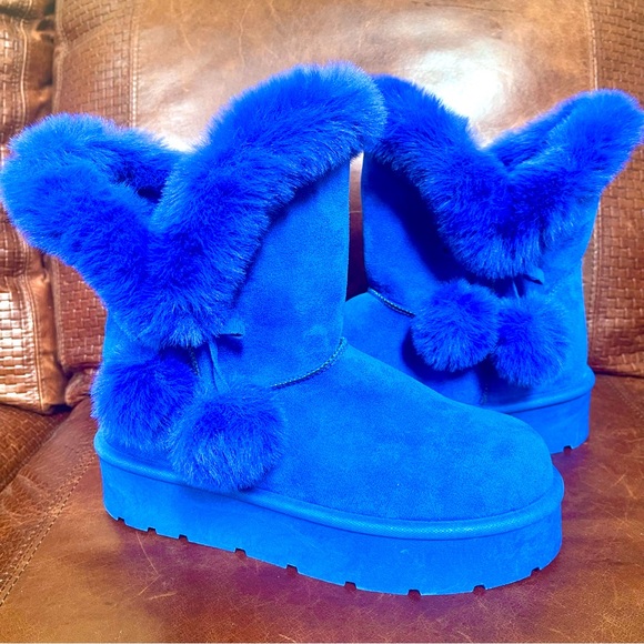 Faux Suede Faux Fur Lined & Trimmed Platform Boots With Pom Poms Women’s Size 10 - Picture 1 of 11